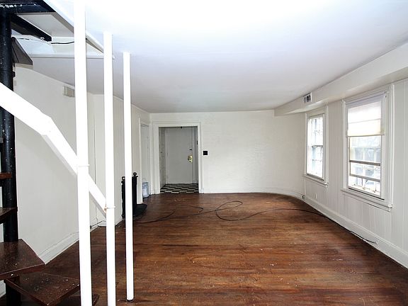4th image of 710 Saint Paul St #3R