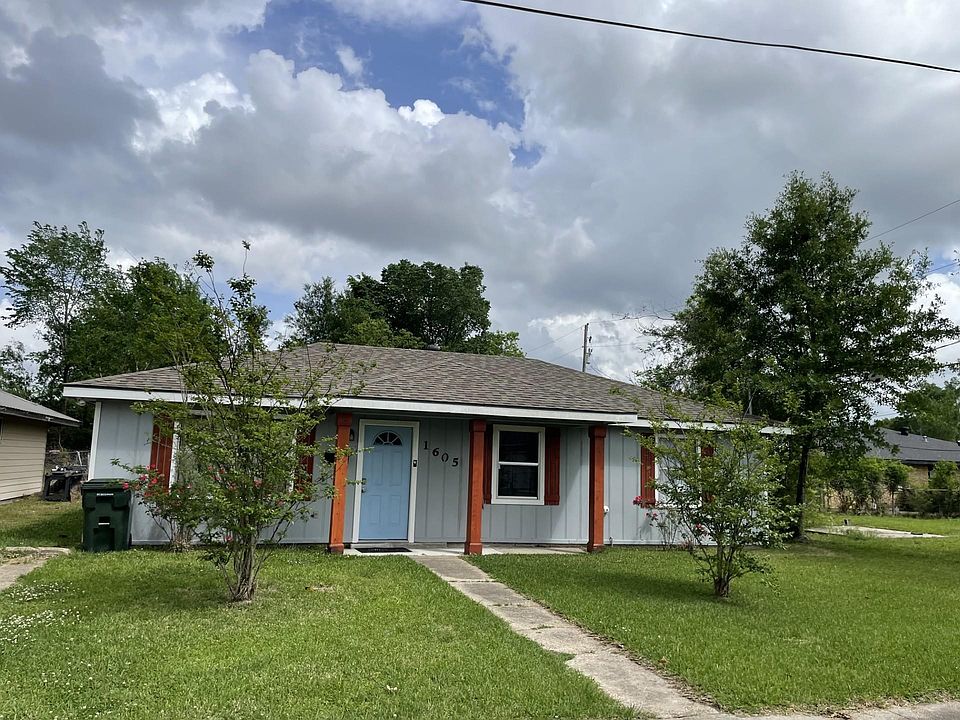 1st image of 1605 Broadmoor Dr