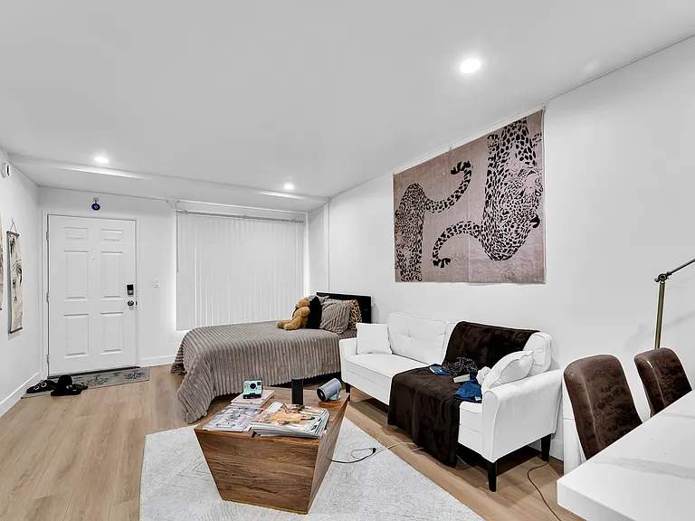 1240 W 29th St #9 — Photo 3