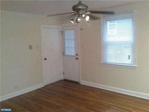 3rd image of 631 Park Ln