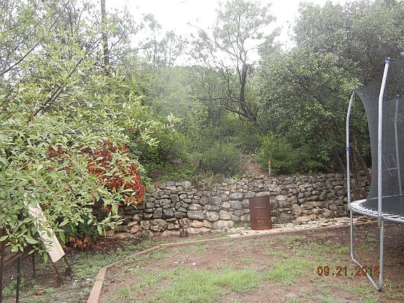 4th image of 900 Avenue A
