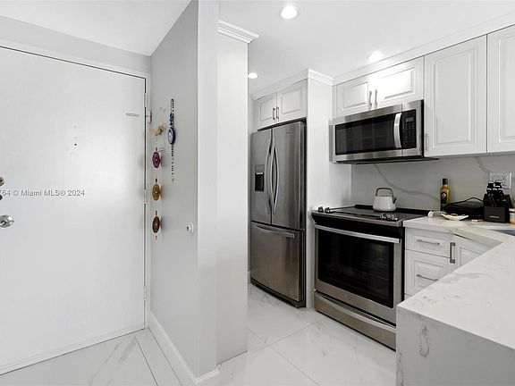 3rd image of 2899 Collins Ave APT 1037