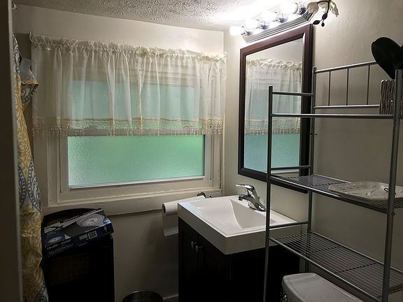 5th image of 3858 Seward St #2