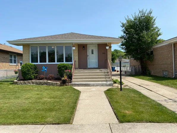 4862 Wick Dr, Oak Lawn, IL 60453