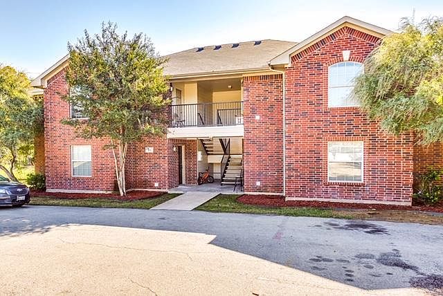 1st image of 405 Wells Ct #D