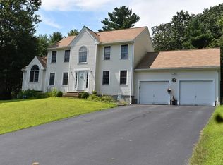 15 Wildflower Dr, Sutton, MA 01590
