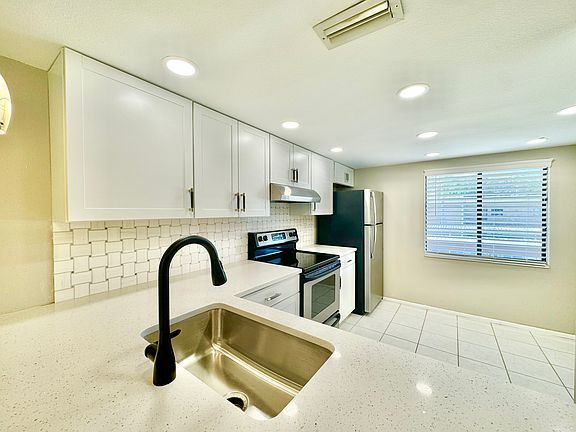 5th image of 212 Mary Dr