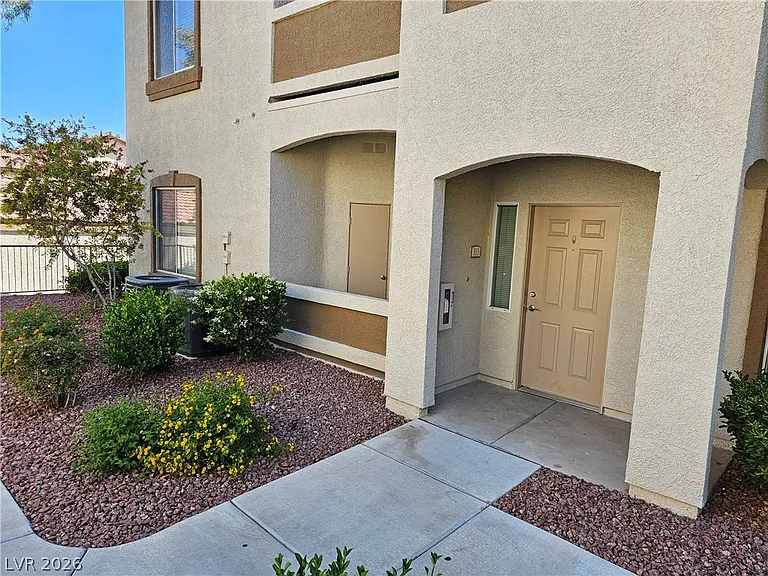 2305 W Horizon Ridge Pkwy #3113 — Photo 2