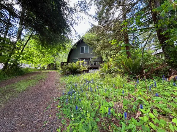 10056 Beach Dr, Birkenfeld, OR 97016