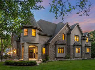 605 Thornwood Dr, Naperville, IL 60540