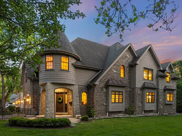 605 Thornwood Dr, Naperville, IL 60540