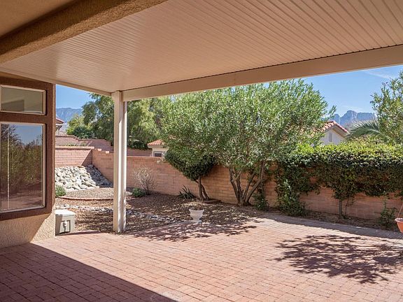 3rd image of 1088 E Versailles Dr
