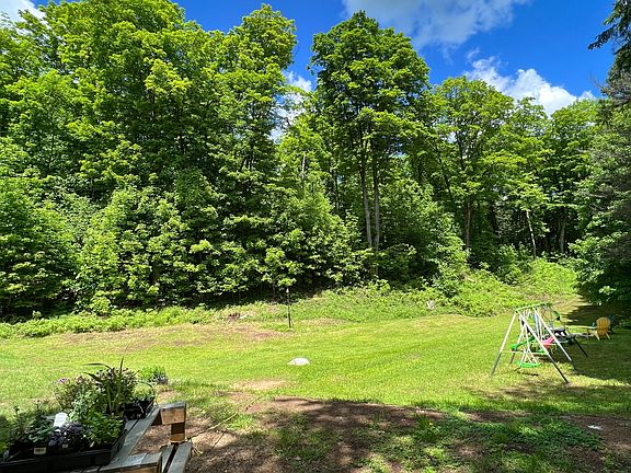 4th image of 1052 Estates Rd