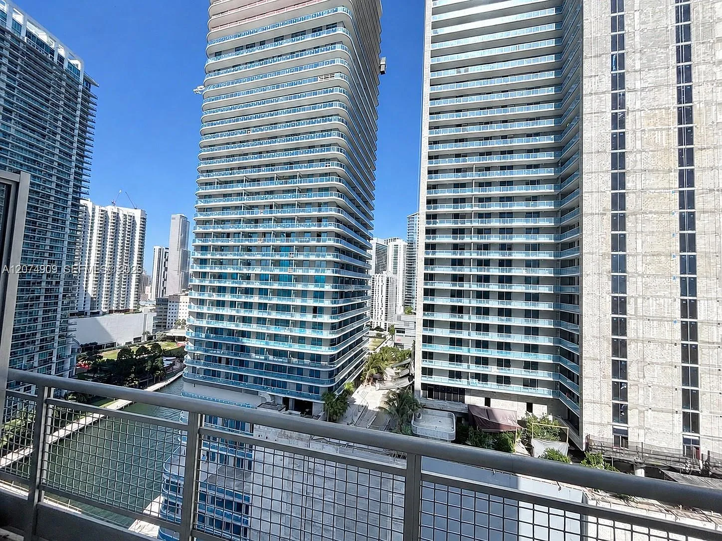 Neo Vertika Condo — Photo 3