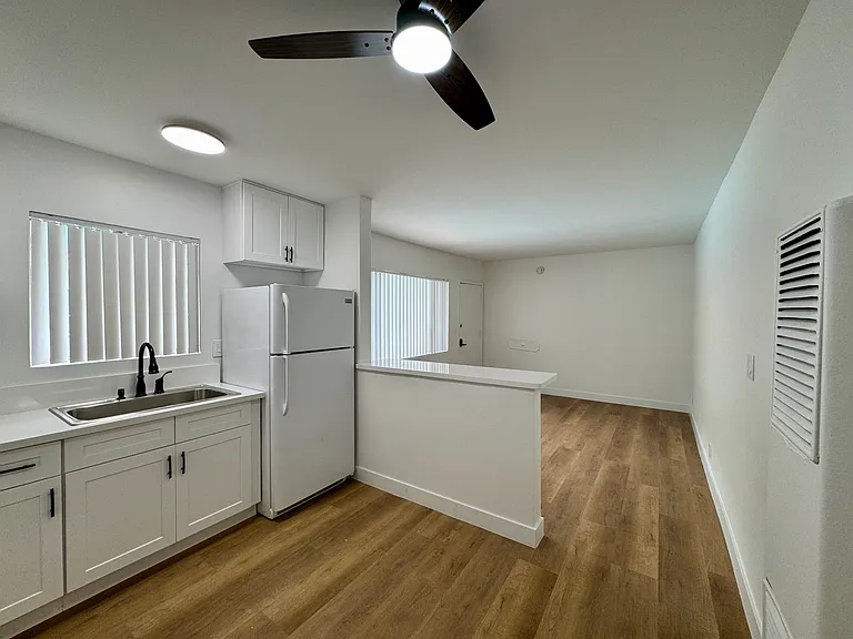 1230 W 29th St #2 — Photo 10