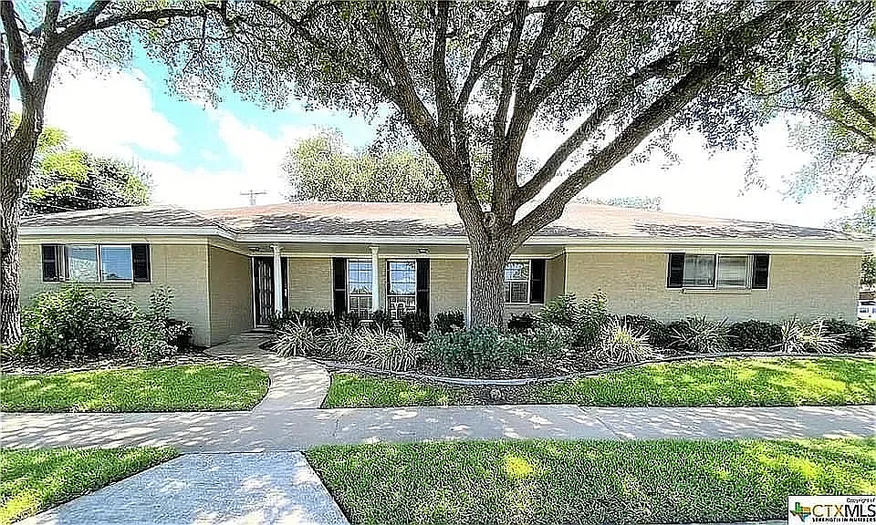 5602 Chippendale Ln