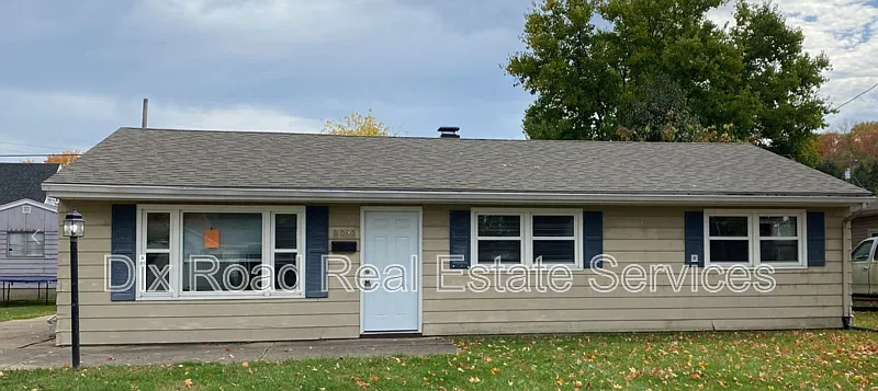 3 bed, 1.0 bath, 1144 sqft, $1,225 — Photo 1