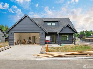 721 E 5th St, Nooksack, WA 98276