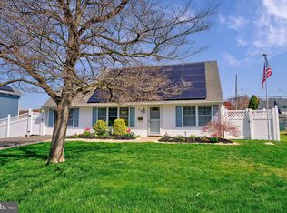 42 Quail Rd, Levittown, PA 19057