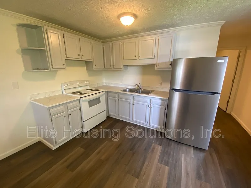 Building Photo - 108 Buck Ave #D