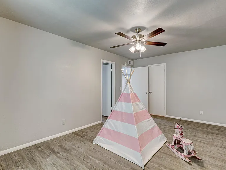 Spacious 2nd bedroom with en suite bath.