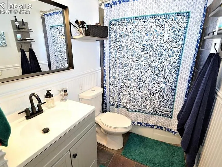 2314 Farragut Ave — Photo 8