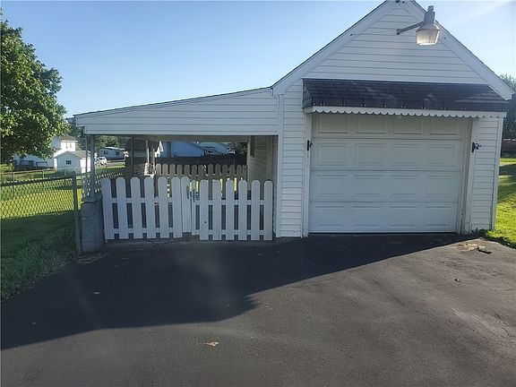 3rd image of 2056 Oak Dr