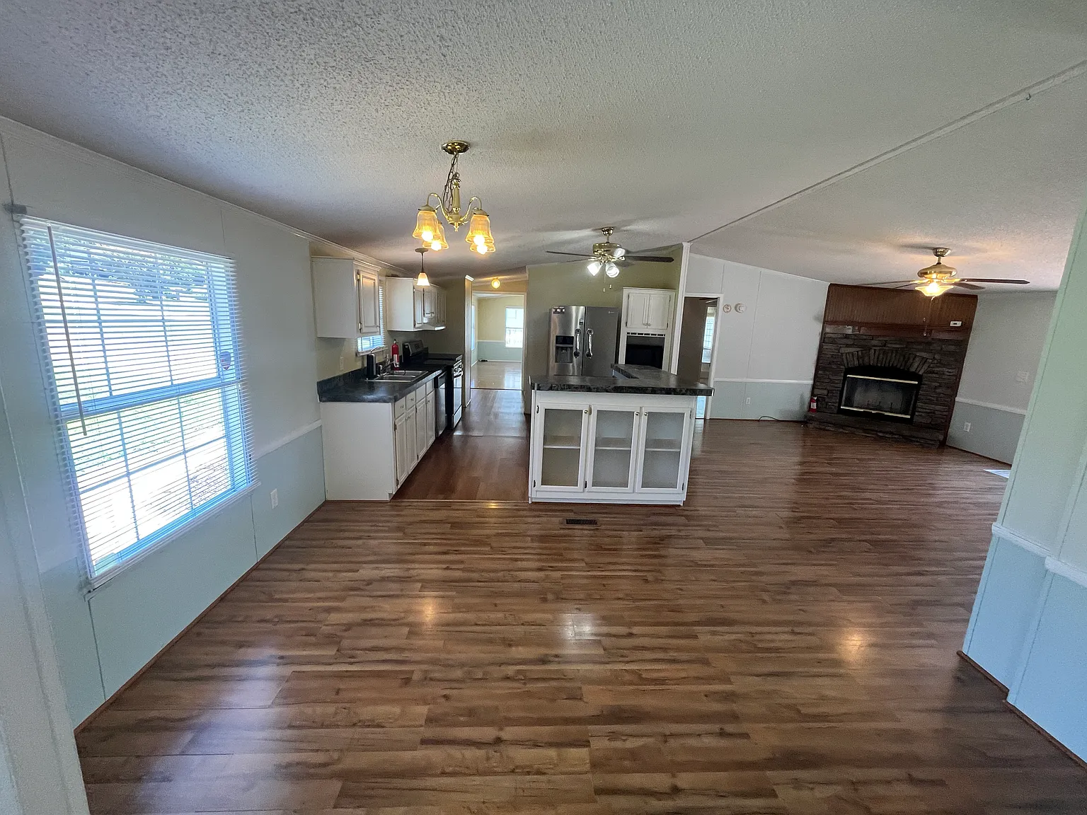 4 bed, 2052 sqft, $1,995 — Photo 2