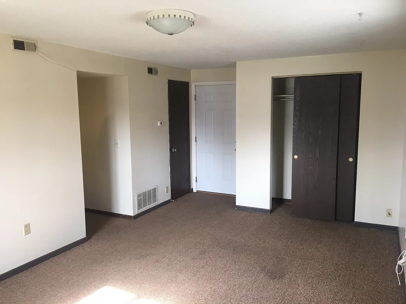 2 bed, 750 sqft, $1,250 — Photo 3