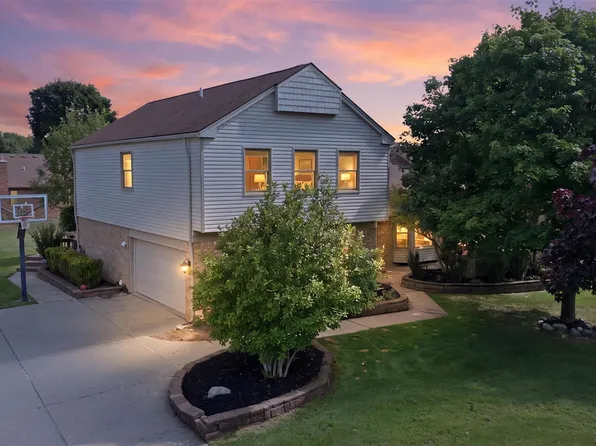 34678 Pembroke Ave, Livonia, MI 48152