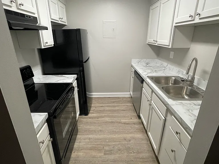 Grinstead Manor Apartments — Photo 19
