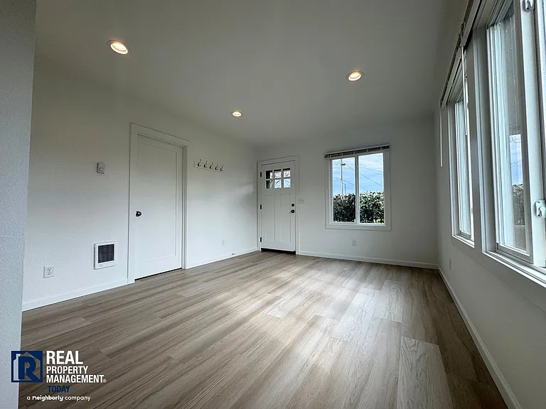 8420 1/2 S Tacoma Way #1 — Photo 9