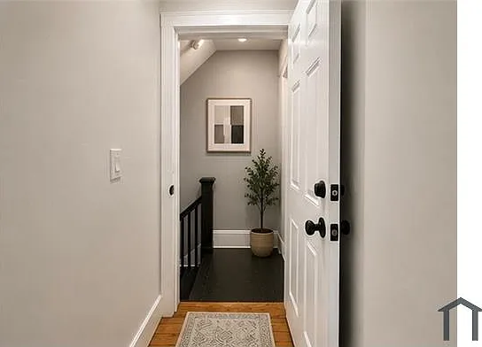 565 Carroll Ave #3 — Photo 2
