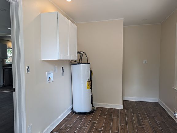 2nd image of 122 Albemarle Dr #1