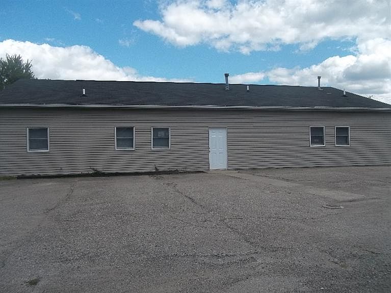 2nd image of 1505 Newton St