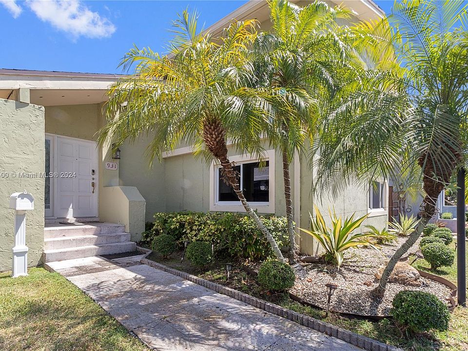 1st image of 931 NW 106th Avenue Cir