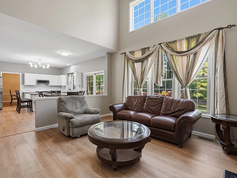 44525 Fenwick Dr — Photo 15