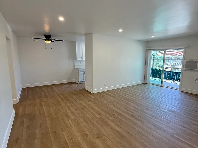 14254 Burbank Blvd #8 — Photo 3