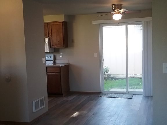 5th image of 815 Hamelin Ln SE