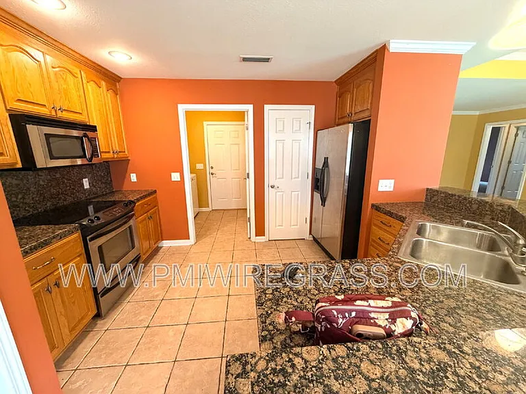 201 Windsor Garden Dr — Photo 15