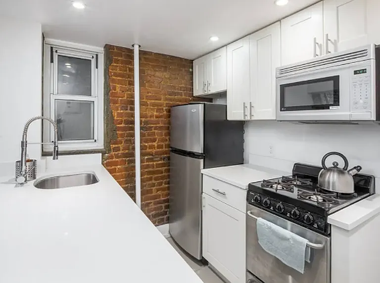 218 E 84th St #1B — Photo 2