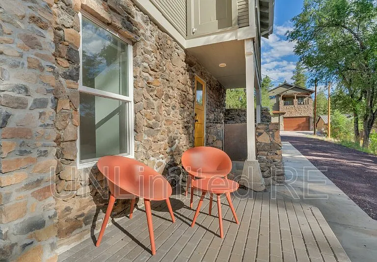918 W Summit Ave #B — Photo 3