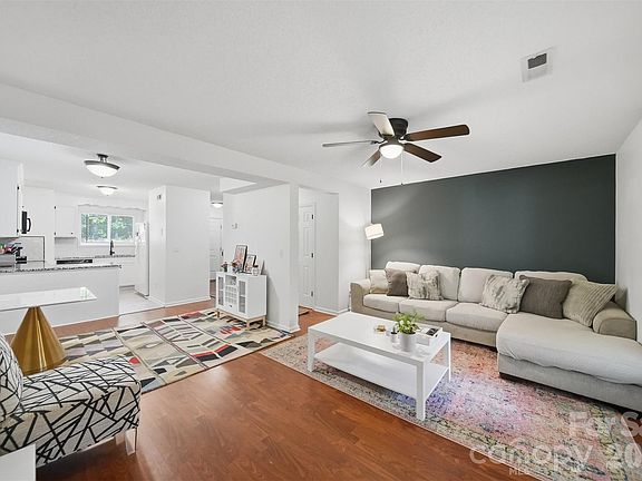 4th image of 2675 White Oak Court Ext