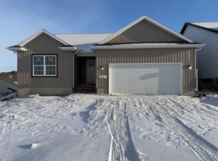 3325 Lincolnshire Rd, Waterloo, IA 50701