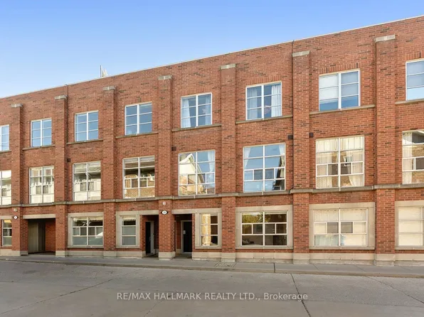 39 Dekoven Mews #4, Toronto, ON M6P 4H5