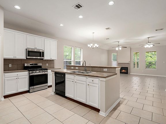 3rd image of 216 Cherry Laurel Dr