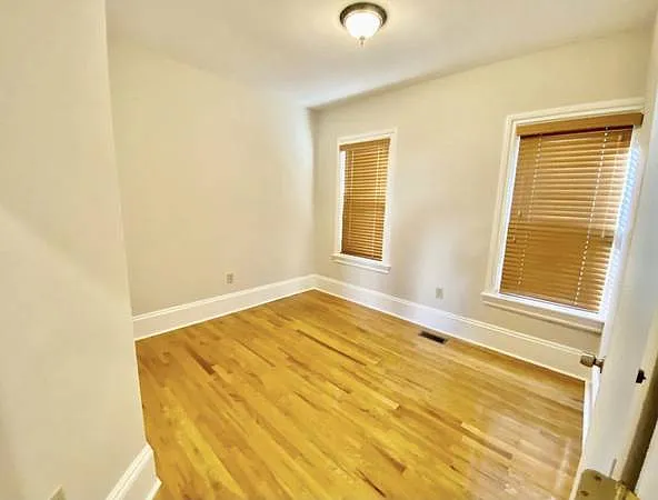 561 Broadway — Photo 7
