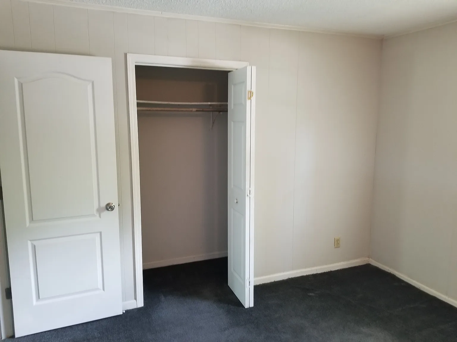 2 bed, 1.0 bath, $1,100 — Photo 1