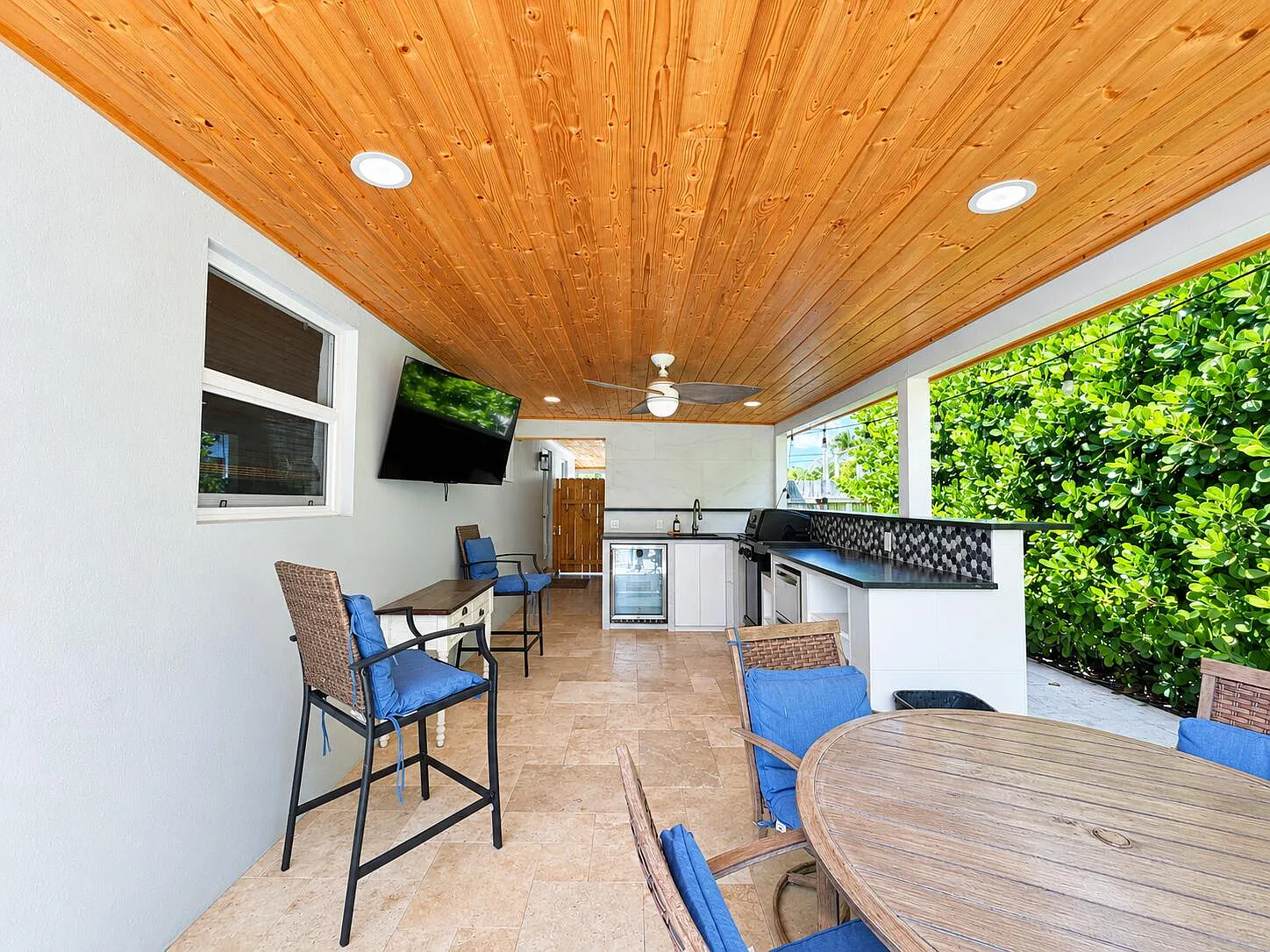 3 bed, 2.0 bath, 1080 sqft, $8,500 — Photo 3