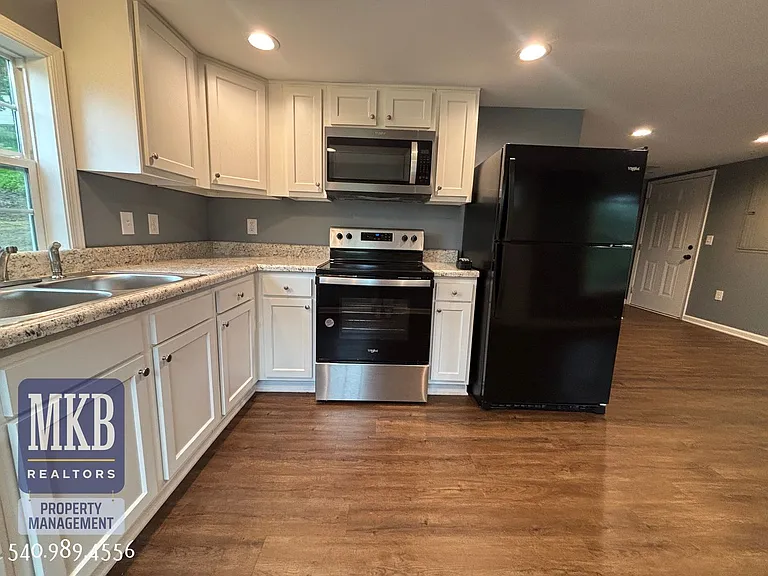 811 Montvue Rd — Photo 10